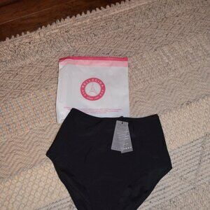 Relleciga High Waisted Bikini Bottoms, Small, Black, New with tags